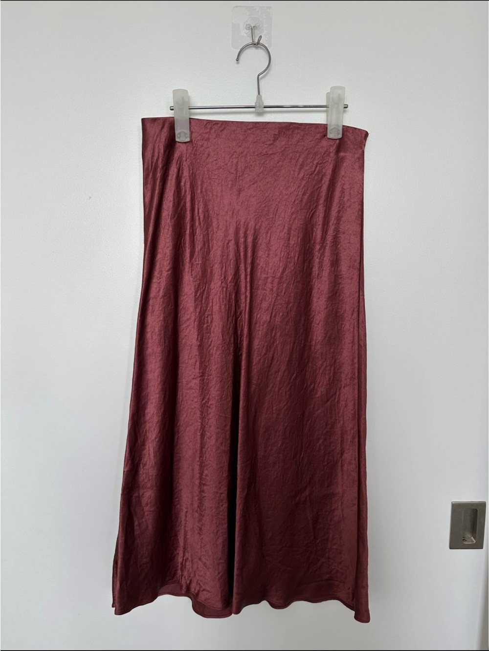 Aritzia Wilfred Satin Midi Skirt in Mauve